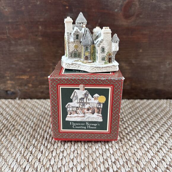 David Winter Cottage Christmas Ornament Ebeneezer Scrooge Counting House - Picture 1 of 9
